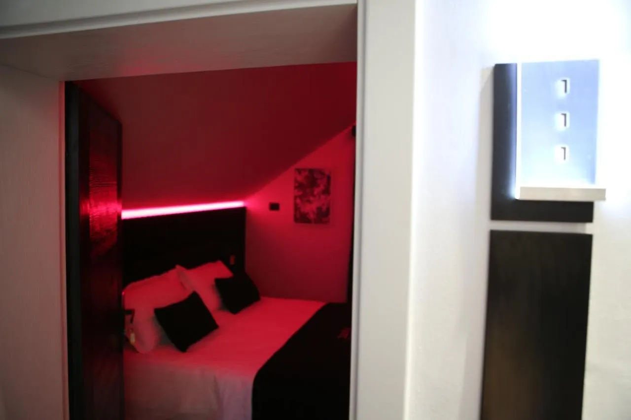 Dark Boutique Hotel Shkoze